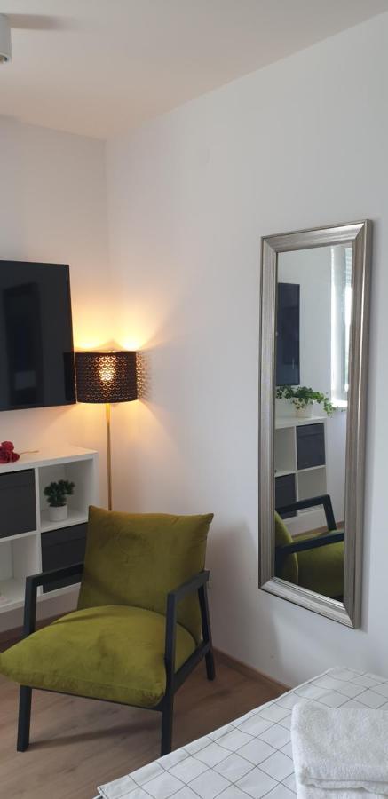 Studio Apartment Hana Pula Exterior foto